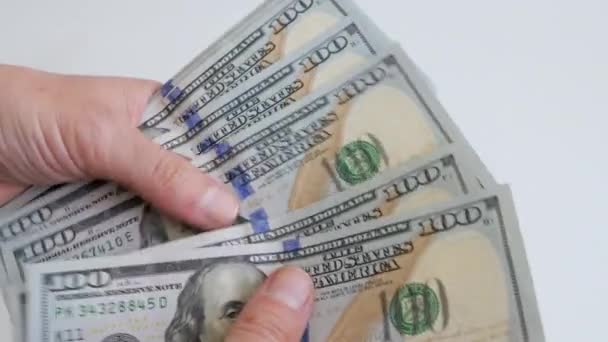 Para Saymak Amerikan Dolarlarını Sayıyorum Beyaz Arkaplan — Stok video