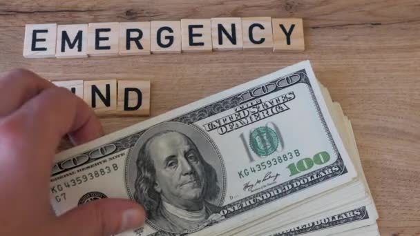 Mão Está Receber Dinheiro Fundo Emergência — Vídeo de Stock
