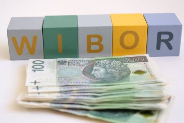 WIBOR sözcüğü ve Polonya para birimi (Varşova Interbank Oranı Önerildi). Polonya 'nın bankalar arası pazarındaki kredilerin faiz oranı