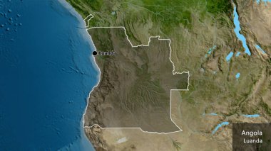 Angola sınır bölgesinin yakın planında uydu haritasında koyu bir örtüyle vurgulanıyor. Ana nokta. Ülke çapında bir taslak oluşturun. Ülkenin ve başkentinin İngilizce adı