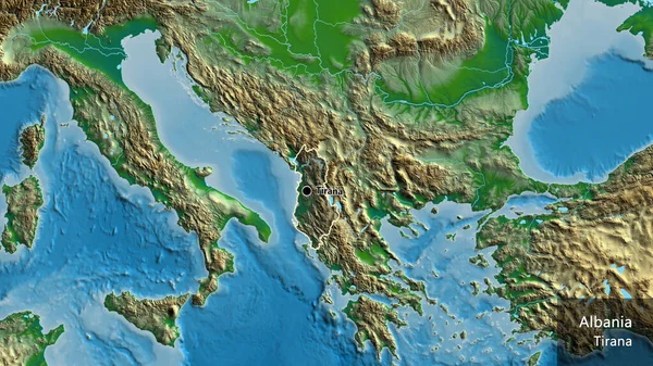 阿尔巴尼亚边境地区的特写镜头 用一张地形图上的黑暗阴影突出显示出来 资本点 概略地描述一下国家的面貌 国家及其首都的英文名称 — 图库照片