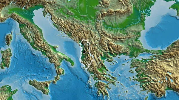 在实际地图上对阿尔巴尼亚边境地区进行的密切监视 资本点 风靡全国 — 图库照片
