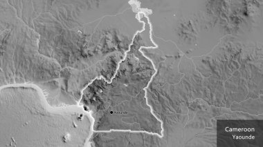 Cameroun sınır bölgesinin yakın çekimini gri tonlu bir haritada yapın. Ana nokta. Ülke çapında parıldıyor. Ülkenin ve başkentinin İngilizce adı