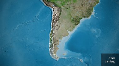 Şili sınırına ve bölgesel sınırlarına bir uydu haritası ile yakın plan. Ana nokta. Ülke çapında bir taslak oluşturun. Ülkenin ve başkentinin İngilizce adı