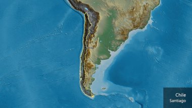 Şili sınır bölgesinin yakın çekimleri bir yardım haritasında koyu bir örtüyle vurgulanıyor. Ana nokta. Ülke çapında bir taslak oluşturun. Ülkenin ve başkentinin İngilizce adı