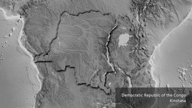 Demokratik Kongo Cumhuriyeti 'nin yakın planında gri tonlu bir harita var. Ana nokta. Kırsal kesimin kıvrımlı kenarları. Ülkenin ve başkentinin İngilizce adı