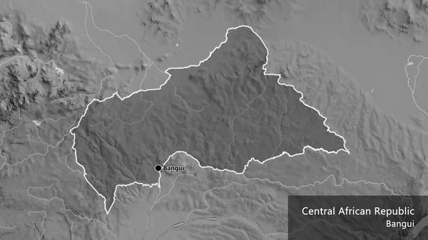 Orta Afrika Cumhuriyeti sınır bölgesinin yakın çekimleri gri tonlu bir haritada koyu bir örtüyle vurgulanıyor. Ana nokta. Ülke çapında bir taslak oluşturun. Ülkenin ve başkentinin İngilizce adı