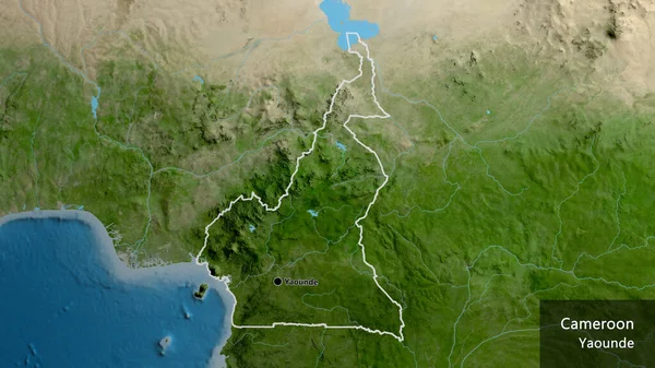 在卫星地图上对喀麦隆边境地区进行密切监视 资本点 概略地描述一下国家的面貌 国家及其首都的英文名称 — 图库照片