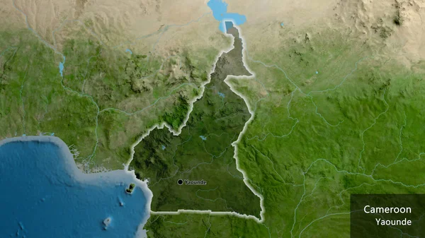 カメルーン国境付近のクローズアップは 衛星地図上の暗いオーバーレイで強調表示されます 資本ポイント 国の形の周りに光る 英名国とその首都 — ストック写真