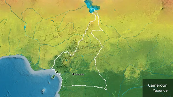 在地形图上对喀麦隆边境地区进行密切监视 资本点 概略地描述一下国家的面貌 国家及其首都的英文名称 — 图库照片