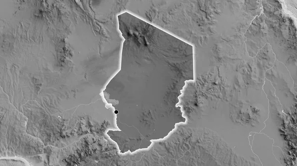 グレースケールの地図上の暗いオーバーレイで強調チャド国境地域のクローズアップ 資本ポイント 全国に光る — ストック写真