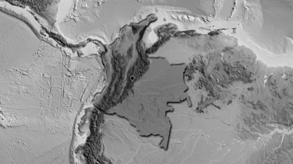 グレースケールの地図上に暗いオーバーレイで強調コロンビア国境地域のクローズアップ 資本ポイント 国の形の縁が隠されている — ストック写真