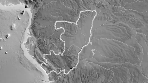 在一张灰色比例尺地图上对刚果共和国边境地区进行的密切调查 资本点 风靡全国 — 图库照片