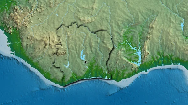 在一张地形图上对科特迪瓦边境地区进行了密切监视 资本点 国家形状的斜边 — 图库照片