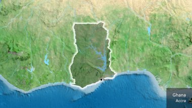 Gana sınır bölgesinin, uydu haritasında koyu bir örtüyle ışıklandırılmış hali. Ana nokta. Ülke çapında parıldıyor. Ülkenin ve başkentinin İngilizce adı