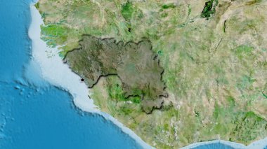 Gine sınır bölgesinin yakın çekimleri, uydu haritasında koyu bir örtüyle vurgulanıyor. Ana nokta. Ülkenin kıvrımlı kenarları. 