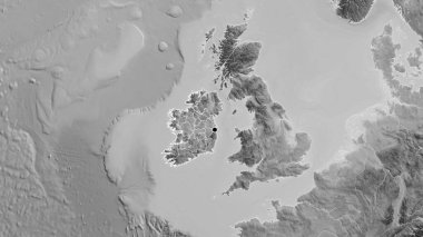 Gri tonlu bir harita üzerinde İrlanda sınır bölgesi ve bölgesel sınırlarına yakın çekim. Ana nokta. Ülke şekli etrafında özet geç. 