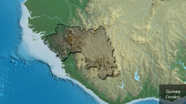 ギニア国境地域のクローズアップは 救援地図上の暗いオーバーレイで強調されています 資本ポイント 国の形の縁が隠されています 英名国とその首都 — ストック写真