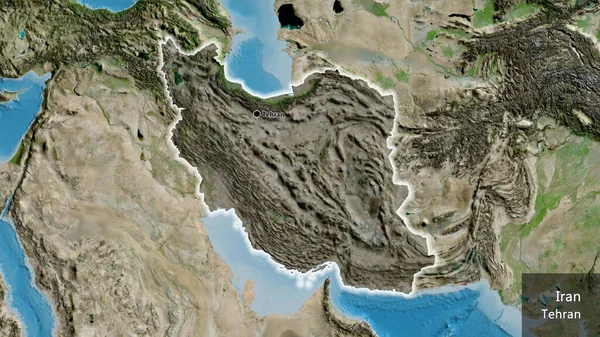 衛星地図上の暗いオーバーレイで強調しているイラン国境地域のクローズアップ 資本ポイント 国の形の周りに光る 英名国とその首都 — ストック写真