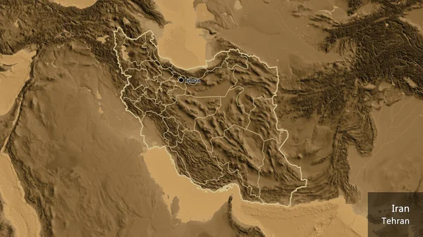 在纵隔带高程地图上对伊朗边境地区及其区域边界进行密切监视 资本点 概略地描述一下国家的面貌 国家及其首都的英文名称 — 图库照片