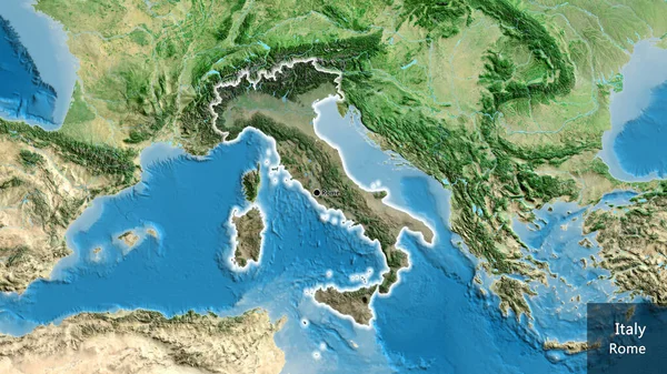 衛星地図上の暗いオーバーレイで強調イタリア国境地域のクローズアップ 資本ポイント 国の形の周りに光る 英名国とその首都 — ストック写真