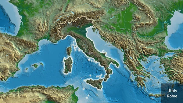 物理的な地図上の暗いオーバーレイで強調イタリア国境地域のクローズアップ 資本ポイント 国の形の周りに光る 英名国とその首都 — ストック写真