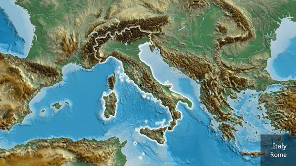 在一张救济地图上对意大利边境地区进行了密切监视 资本点 风靡全国各地 国家及其首都的英文名称 — 图库照片