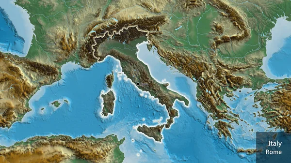 イタリア国境地域のクローズアップは 救援地図上の暗いオーバーレイで強調表示されます 資本ポイント 国の形の周りに光る 英名国とその首都 — ストック写真