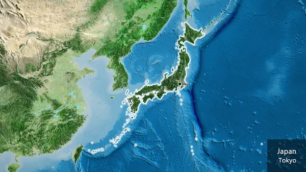 衛星地図上の暗いオーバーレイで強調日本の国境地域のクローズアップ 資本ポイント 国の形の周りに光る 英名国とその首都 — ストック写真