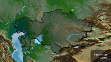 Kazakistan sınır bölgesinin yakın çekimleri fiziksel bir harita üzerinde koyu bir örtüyle vurgulanıyor. Ana nokta. Kırsal kesimin kıvrımlı kenarları. Ülkenin ve başkentinin İngilizce adı