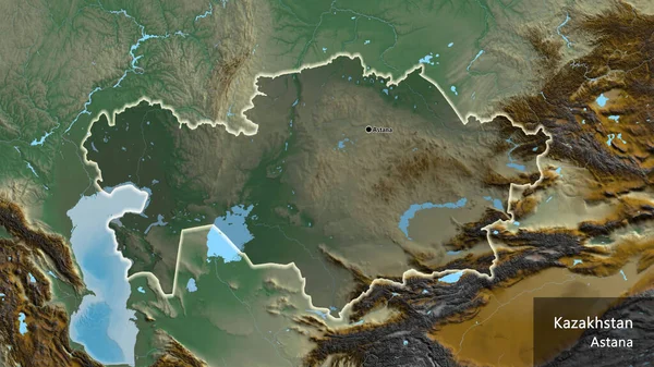カザフスタン国境地域のクローズアップは 救援地図上の暗いオーバーレイで強調しています 資本ポイント 国の形の周りに光る 英名国とその首都 — ストック写真