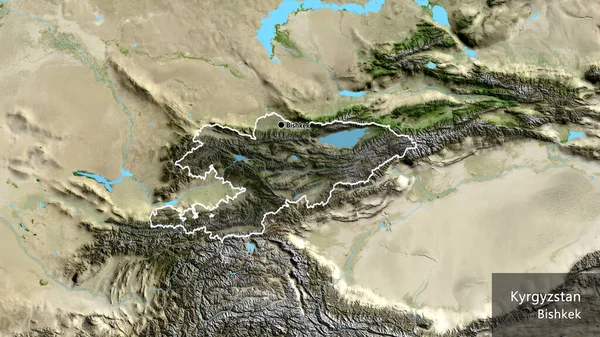 衛星地図上の暗いオーバーレイで強調キルギス国境地域のクローズアップ 資本ポイント 国の形の周りの概要 英名国とその首都 — ストック写真