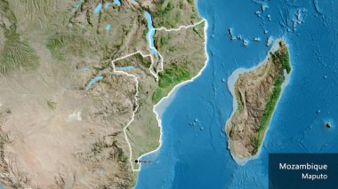 Mozambik sınır bölgesinin uydu haritası üzerinde yakın plan görüntüsü. Ana nokta. Ülke çapında parıldıyor. Ülkenin ve başkentinin İngilizce adı