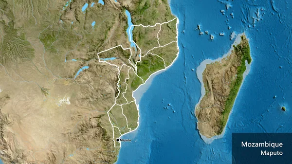 在卫星地图上对莫桑比克边境地区及其区域边界进行密切监视 资本点 概略地描述一下国家的面貌 国家及其首都的英文名称 — 图库照片