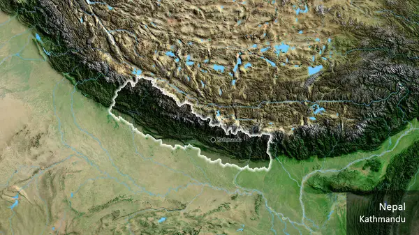 Nepal sınır bölgesinin yakın çekimleri, uydu haritasında koyu bir örtüyle işaretleniyor. Ana nokta. Ülke çapında parıldıyor. Ülkenin ve başkentinin İngilizce adı