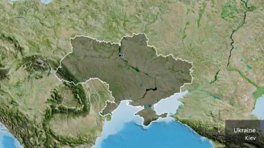 Ukrayna sınır bölgesinin yakın planında uydu haritasında koyu bir kaplama var. Ana nokta. Ülke çapında bir taslak oluşturun. Ülkenin ve başkentinin İngilizce adı