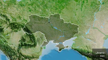 Ukrayna sınır bölgesinin yakın planında uydu haritasında koyu bir kaplama var. Ana nokta. Ülke çapında bir taslak oluşturun. Ülkenin ve başkentinin İngilizce adı