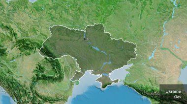 Ukrayna sınır bölgesinin yakın planında uydu haritasında koyu bir kaplama var. Ana nokta. Ülke çapında bir taslak oluşturun. Ülkenin ve başkentinin İngilizce adı