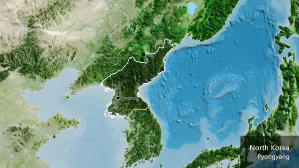 北朝鲜边境地区的特写镜头 用卫星地图上的黑暗阴影显示出来 资本点 概略地描述一下国家的面貌 国家及其首都的英文名称 — 图库照片