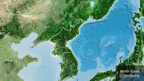 卫星地图上北朝鲜边境地区的特写 资本点 概略地描述一下国家的面貌 国家及其首都的英文名称 — 图库照片