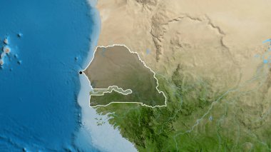 Senegal sınır bölgesinin yakın planında uydu haritasında koyu bir örtüyle vurgulanıyor. Ana nokta. Ülke şekli etrafında özet geç. 