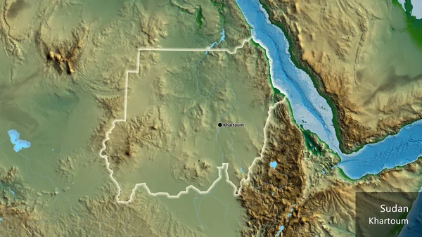 物理的な地図上のスーダン国境地域のクローズアップ 資本ポイント 国の形の周りに光る 英名国とその首都 — ストック写真