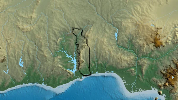 在一张救济地图上对多哥边境地区进行的密切监视 资本点 国家形状的斜边 — 图库照片