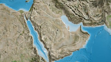 Suudi Arabistan sınırına bir uydu haritasında yakın plan. Ana nokta. Ülke şekli etrafında özet geç. 