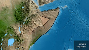 Somali sınır bölgesinin yakın çekimleri, uydu haritasında koyu bir örtüyle vurgulanıyor. Ana nokta. Kırsal kesimin kıvrımlı kenarları. Ülkenin ve başkentinin İngilizce adı