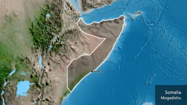 Somali sınır bölgesinin yakın çekimleri, uydu haritasında koyu bir örtüyle vurgulanıyor. Ana nokta. Ülke çapında parıldıyor. Ülkenin ve başkentinin İngilizce adı