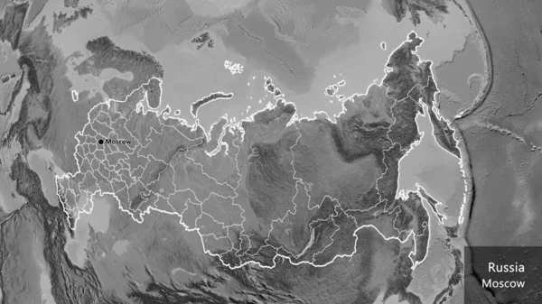 在灰色比例尺地图上对俄罗斯边境地区及其区域边界的密切监视 资本点 概略地描述一下国家的面貌 国家及其首都的英文名称 — 图库照片