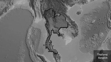 Tayland sınır bölgesinin, gri tonlamalı bir haritada koyu bir örtüyle ışıklandırılması. Ana nokta. Kırsal kesimin kıvrımlı kenarları. Ülkenin ve başkentinin İngilizce adı