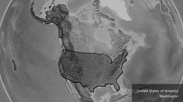 Amerika Birleşik Devletleri sınır bölgesinin yakın çekimleri gri tonlu bir haritada koyu bir örtüyle vurgulanıyor. Ana nokta. Kırsal kesimin kıvrımlı kenarları. Ülkenin ve başkentinin İngilizce adı