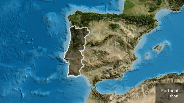 衛星地図上の暗いオーバーレイで強調ポルトガル国境地域のクローズアップ 資本ポイント 国の形の周りに光る 英名国とその首都 — ストック写真
